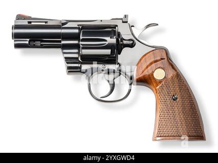 Studio-Aufnahme einer Colt Python 3 Revolver Pistole auf weißem Hintergrund mit Schlagschatten Stockfoto