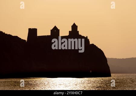 Blick auf die restaurierte mittelalterliche Festung Golubac, Trdava Golubac am Ufer der Donau in Serbien für Jugoslawien Stockfoto