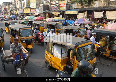 Auto Rikschas auf der NSC Bose Road im Stadtteil George Town von Chennai, Tamil Nadu, Indien Stockfoto
