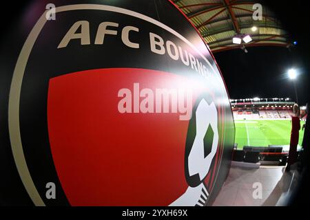 Vitality Stadium, Boscombe, Dorset, Großbritannien. Dezember 2024. Premier League Football, AFC Bournemouth gegen West Ham United; Bournemouth Logo auf dem Stand Credit: Action Plus Sports/Alamy Live News Stockfoto