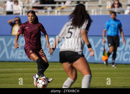 Dallas, Usa. Dezember 2024. Samantha Meza #15 von Dallas Trinity FC kontrolliert den Ball gegen Brooklyn FC während des USL Super League Spiels im Cotton Bowl Stadium. Brooklyn FC schlägt Dallas Trinity FC 1:0. Am 14. Dezember 2024 in Dallas, Texas. (Foto: Javier Vicencio/Eyepix Group) Credit: Eyepix Group/Alamy Live News Stockfoto