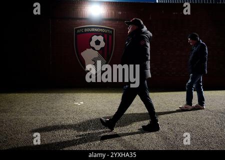 Die Fans kommen vor dem Stadion Vitality, Bournemouth, vor dem Spiel der Premier League zwischen AFC Bournemouth und West Ham United an. Bilddatum: Montag, 16. Dezember 2024. Stockfoto