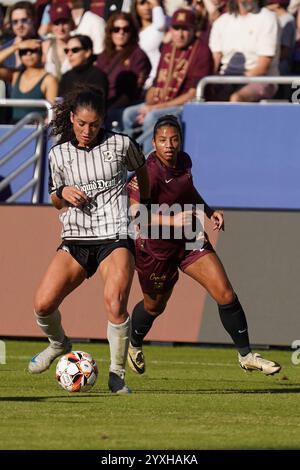 Dallas, Usa. Dezember 2024. Sasha Pickard #5 von Brooklyn FC kontrolliert den Ball gegen Dallas Trinity FC während des USL Super League Spiels im Cotton Bowl Stadium. Brooklyn FC schlägt Dallas Trinity FC 1:0. Am 14. Dezember 2024 in Dallas, Texas. (Foto: Javier Vicencio/Eyepix Group/SIPA USA) Credit: SIPA USA/Alamy Live News Stockfoto