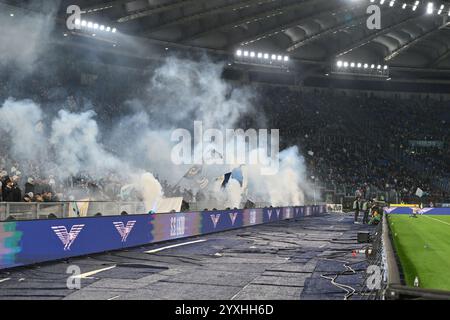 Stadio Olimpico, Rom, Italien. Dezember 2024. Italienischer Fußball der Serie A; Lazio gegen Inter Mailand; Lazios Unterstützer Credit: Action Plus Sports/Alamy Live News Stockfoto