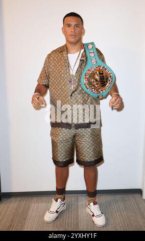 Doral, USA. Dezember 2024. DORAL, FLORIDA – 16. DEZEMBER: David Benavidez wird während der Univision-Serie Despierta America am 16. Dezember 2024 in Doral, Florida, in den Univision Studios vorgestellt. (Foto: Dax Tamargo/SIPA USA) Credit: SIPA USA/Alamy Live News Stockfoto