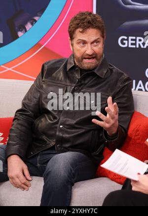 Doral, USA. Dezember 2024. DORAL, FLORIDA – 16. DEZEMBER: Gerard Butler wird während von Univisions Despierta America gesehen, um seinen neuen Film den of Thieves 2: Pantera in den Univision Studios am 16. Dezember 2024 in Doral, Florida zu promoten. (Foto: Dax Tamargo/SIPA USA) Credit: SIPA USA/Alamy Live News Stockfoto