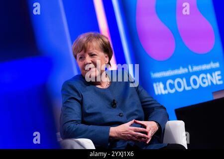 Ex-Bundeskanzlerin Angela Merkel CDU sitzt bei der Vorstellung ihres Buchs Freiheit. Erinnerungen 1954 - 2021 im Rahmen der lit. Köln auf der Bühne in der Flora. Köln, 16.12.2024 Poolbild - dpa-Pool Nordrhein-Westfalen Deutschland *** ehemalige Bundeskanzlerin Angela Merkel CDU sitzt auf der Bühne bei der Präsentation ihres Buches Freiheit Erinnerungen 1954 2021 im Rahmen von lit Cologne in der Flora Cologne, 16 12 2024 Poolbild dpa Pool Nordrhein Westfalen Deutschland Copyright: XRolfxVennenberndx Stockfoto