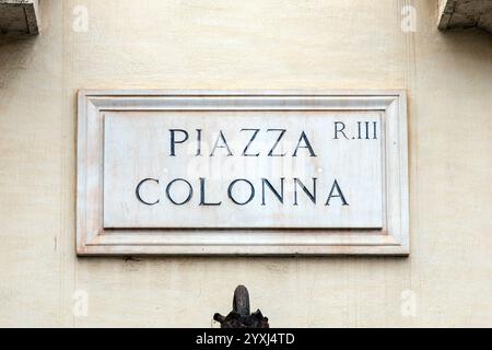Plakette mit der Piazza Colonna in Rom, Italien Stockfoto