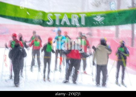 Teilnehmer an der Startlinie des North American Vasa Festival of Races, Traverse City, Michigan, USA Stockfoto