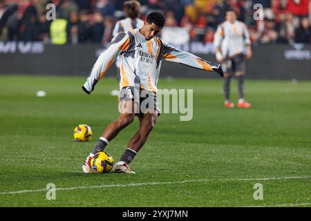 Jude Bellingham beim LaLiga EA SPORTSPIEL zwischen Teams von Rayo Vallecano und Real Madrid FC im Estadio de Vallecas (Maciej Rogowski) Stockfoto