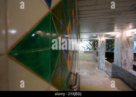 Unterirdisches Innere der U-Bahn-Station Bela Vista in Lissabon-Portugal. Stockfoto