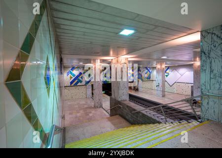 Unterirdisches Innere der U-Bahn-Station Bela Vista in Lissabon-Portugal. Stockfoto