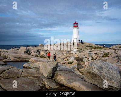 Peggys Point Lighthouse, auch bekannt als Peggys Cove Lighthouse am östlichen Eingang der St. Margarets Bay in Peggys Cove Nova Scotia Kanada Stockfoto