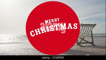 Bild von Merry christmas Text über dem Strand. Weihnachten, Feier und digitales Schnittstellenkonzept digital generiertes Bild. Stockfoto