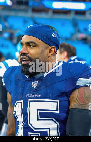 Charlotte, North Carolina, USA. Dezember 2024. Dallas Cowboys, die EZEKIEL ELLIOTT (15) nach dem NFL-Spiel zwischen den Dallas Cowboys und den Carolina Panthers im Bank of America Stadium in Charlotte, NC, am 15. Dezember 2024 zurücklaufen. Die Cowboys besiegten die Panthers 30''”14. (Kreditbild: © Israel Anta via ZUMA Press Wire) NUR REDAKTIONELLE VERWENDUNG! Nicht für kommerzielle ZWECKE! Stockfoto