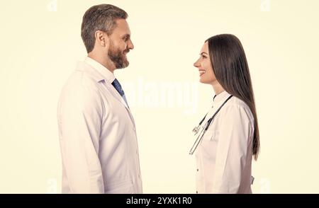 Medizinisches Personal von Arzt und Krankenschwester Kollegen im Krankenhaus bieten Medizin Service und Gesundheit isoliert auf weiß Stockfoto