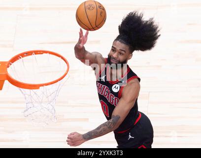 Toronto, Kanada. Dezember 2024. Coby White von Chicago Bulls spielt im NBA-Spiel 2024-2025 zwischen Toronto Raptors und Chicago Bulls am 16. Dezember 2024 in Toronto, Kanada. Quelle: Zou Zheng/Xinhua/Alamy Live News Stockfoto