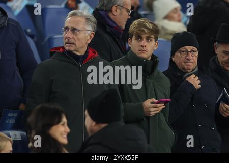 Rom, Italien. Dezember 2024. Rom, Italien 16.12.2024: VIP auf dem Stand Anna falchi und Freund, Ignazio La Russa mit Sohn, Paolo Bonolis mit Sohn David in der italienischen Fußballmeisterschaft Serie A Enilive 2024-2025 Match SS Lazio gegen FC Internazionale im Stadio Olimpico in Rom Credit: Independent Photo Agency/Alamy Live News Stockfoto