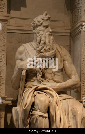 Moses von Michelangelo. Hochrenaissance. 16. Jahrhundert. Grab von Papst Julius II. San Pietro in Vinculi, Rom, Italien. Stockfoto