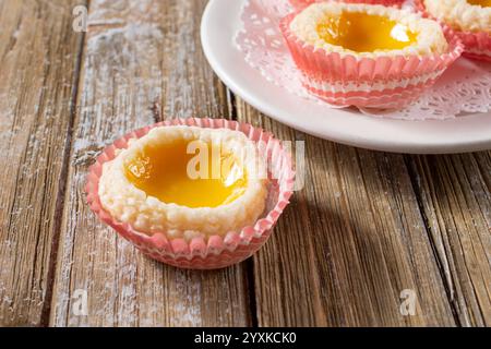 Eine Nahaufnahme chinesischer Eierpudding-Torten. Stockfoto