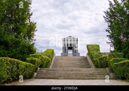 Denkmal für den unbekannten Helden auf dem Berg Avala bei Belgrad Stockfoto