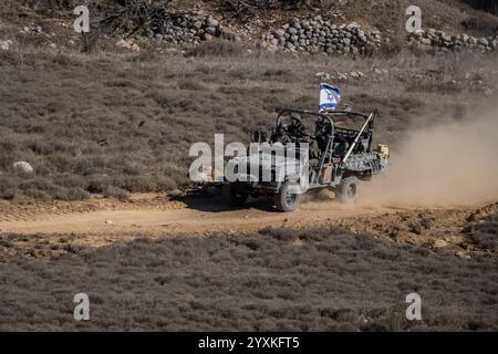 Mashdal Shams, Tel Aviv, Israel. Dezember 2024. Israelische Truppen werden am 15. Dezember in der Nähe der Pufferzone auf den Golanhöhen gesehen. Ein syrisches Territorium, das derzeit von Israel besucht wird. (Kreditbild: © Gaby Schuetze/ZUMA Press Wire) NUR REDAKTIONELLE VERWENDUNG! Nicht für kommerzielle ZWECKE! Stockfoto