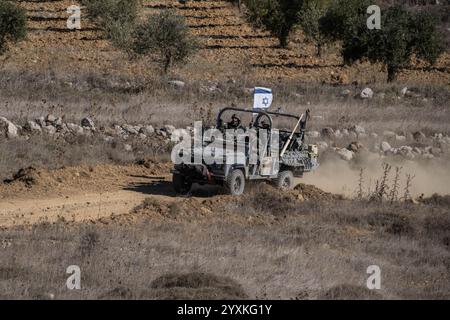 Mashdal Shams, Tel Aviv, Israel. Dezember 2024. Israelische Truppen werden am 15. Dezember in der Nähe der Pufferzone auf den Golanhöhen gesehen. Ein syrisches Territorium, das derzeit von Israel besucht wird. (Kreditbild: © Gaby Schuetze/ZUMA Press Wire) NUR REDAKTIONELLE VERWENDUNG! Nicht für kommerzielle ZWECKE! Stockfoto