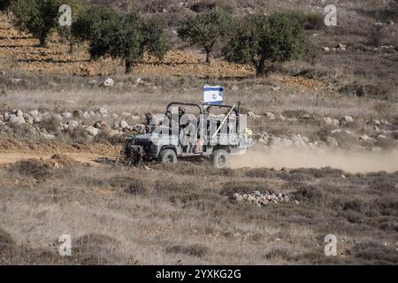 Mashdal Shams, Tel Aviv, Israel. Dezember 2024. Israelische Truppen werden am 15. Dezember in der Nähe der Pufferzone auf den Golanhöhen gesehen. Ein syrisches Territorium, das derzeit von Israel besucht wird. (Kreditbild: © Gaby Schuetze/ZUMA Press Wire) NUR REDAKTIONELLE VERWENDUNG! Nicht für kommerzielle ZWECKE! Stockfoto