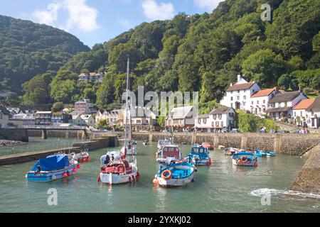 Boote liegen im Hafen von lynmouth, nördlich von devon Stockfoto