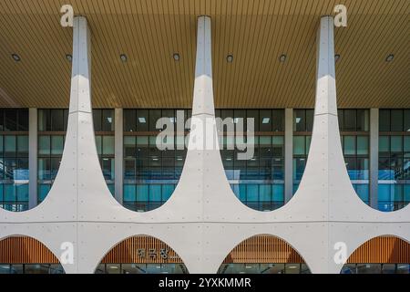 Busan Citizens' Hall, ein Veranstaltungsort mit einer reichen Geschichte von gemeinsamen Erinnerungen, scheinbar beeinflusst vom brasilianischen Architekten Oscar Niemeyer. Stockfoto