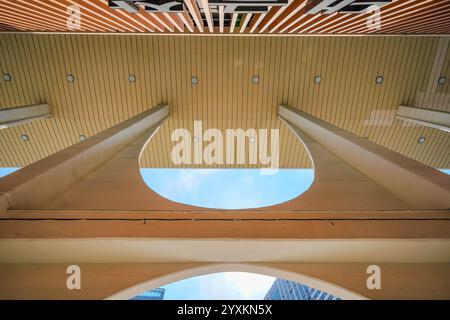 Busan Citizens' Hall, ein Veranstaltungsort mit einer reichen Geschichte von gemeinsamen Erinnerungen, scheinbar beeinflusst vom brasilianischen Architekten Oscar Niemeyer. Stockfoto