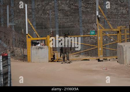 Mashdal Shams, Tel Aviv, Israel. Dezember 2024. Israelische Truppen werden am 15. Dezember in der Nähe der Pufferzone auf den Golanhöhen gesehen. Ein syrisches Territorium, das derzeit von Israel besucht wird. (Kreditbild: © Gaby Schuetze/ZUMA Press Wire) NUR REDAKTIONELLE VERWENDUNG! Nicht für kommerzielle ZWECKE! Stockfoto