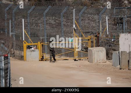 Mashdal Shams, Tel Aviv, Israel. Dezember 2024. Israelische Truppen werden am 15. Dezember in der Nähe der Pufferzone auf den Golanhöhen gesehen. Ein syrisches Territorium, das derzeit von Israel besucht wird. (Kreditbild: © Gaby Schuetze/ZUMA Press Wire) NUR REDAKTIONELLE VERWENDUNG! Nicht für kommerzielle ZWECKE! Stockfoto