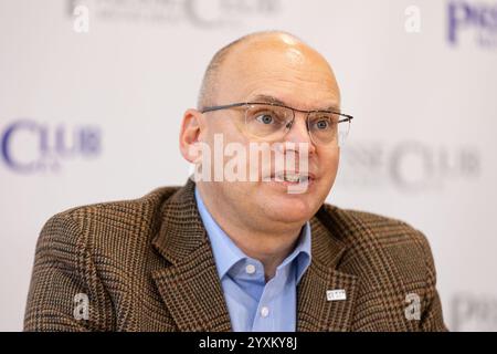 Peter Heinz auf der Jahrespressekonferenz des Kassenärzteverbandes Bayern (KVB) am 17. Dezember 2024 in München. (Foto: Alexander Pohl/SIPA USA) Stockfoto