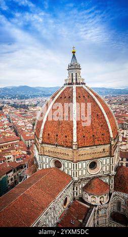 Die Kathedrale Santa Maria del Fiore ist das zentrale Wahrzeichen von Florenz, eine Architektur, die so grossartig und komplex ist, dass sie 150 Jahre dauerte Stockfoto