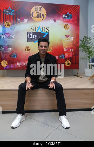 NEW DELHI, INDIEN - 16. DEZEMBER: (ANMERKUNG DER REDAKTION: Dies ist ein exklusives Bild der Hindustan Times/SIPA USA) Bollywood-Schauspieler Manoj Bajpayee während eines exklusiven Interviews mit HT City und um die Gewinner des HT City Stars in the City Contest am 16. Dezember 2024 im HT Media Office in New Delhi, Indien, zu treffen. (Foto: Manoj Verma/Hindustan Times/SIPA USA ) Stockfoto