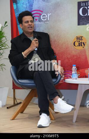 NEW DELHI, INDIEN - 16. DEZEMBER: (ANMERKUNG DER REDAKTION: Dies ist ein exklusives Bild der Hindustan Times/SIPA USA) Bollywood-Schauspieler Manoj Bajpayee während eines exklusiven Interviews mit HT City und um die Gewinner des HT City Stars in the City Contest am 16. Dezember 2024 im HT Media Office in New Delhi, Indien, zu treffen. (Foto: Manoj Verma/Hindustan Times/SIPA USA ) Stockfoto