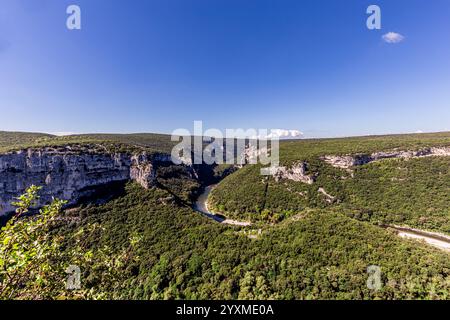 Großer Canyon des Ardeche-Flusses, in den Cevennen, Südfrankreich Stockfoto