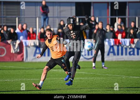 Michael OLISE Bayern München, Aktion, Zweikampf gegen Joshua KIMMICH Bayern München. Oeffentliches Training FC Bayern München auf dem Trainingsgelaende an der Saebener Straße am 17.12..2024. Fußball 1. Bundesliga,Saison 2024/2025 *** Michael OLISE Bayern München , Action,Duell gegen Joshua KIMMICH Bayern München öffentliches Training FC Bayern München auf dem Trainingsgelände in der Saebener Straße am 17 12 2024 Fußball 1 Bundesliga, Saison 2024 2025 Stockfoto