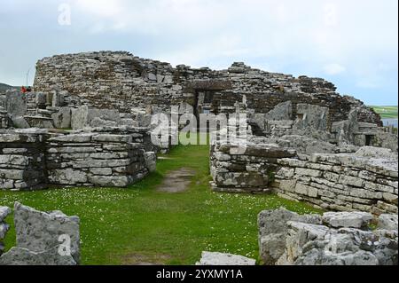 Überreste der 500 bis 200 v. Chr. eisenzeitlichen Siedlung am Broch of Gurness, Festland Orkney Schottland Stockfoto