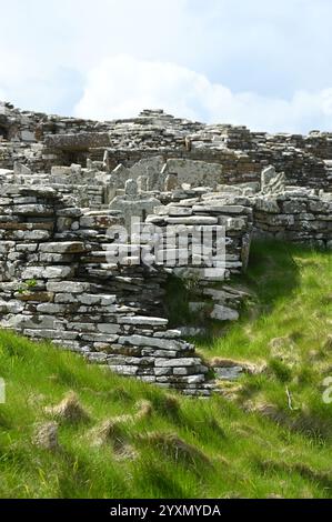 Überreste der 500 bis 200 v. Chr. eisenzeitlichen Siedlung am Broch of Gurness, Festland Orkney Schottland Stockfoto