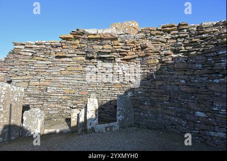 Überreste der 500 bis 200 v. Chr. eisenzeitlichen Siedlung am Broch of Gurness, Festland Orkney Schottland Stockfoto