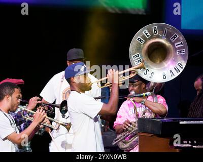 NEW ORLEANS, LA, USA - 29. AUGUST 2015: Wiedergeburt Brass Band tritt beim 10. Jahrestag des Hurrikans Katrina in New Orleans auf Stockfoto