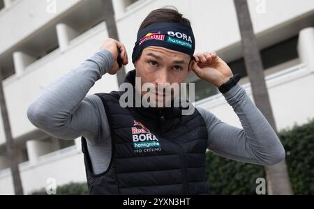 Palma, Spanien. Dezember 2024. Primoz Roglic aus Slowenien bereitet sich auf eine Schulung vor. Quelle: Clara Margais/dpa/Alamy Live News Stockfoto