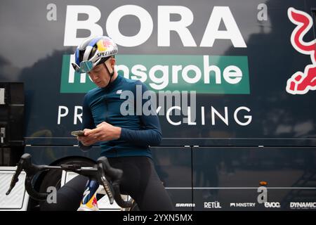 Palma, Spanien. Dezember 2024. Maxim van Gils aus Belgien vor einer Schulung. Quelle: Clara Margais/dpa/Alamy Live News Stockfoto