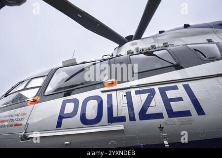 Neuer Polizeihubschrauber H145 von Airbus Helicopters von der sächsischen Polizeihubschrauberstaffel für die Qualifikation und Weiterbildung von f Stockfoto