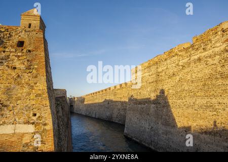 Königliche Burg und Mauern, das wichtigste historische Wahrzeichen von Ceuta in Spanien, Nordafrika Stockfoto