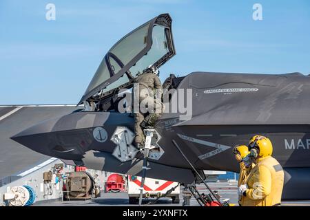 Die italienische Marine F-35B auf dem Flugdeck des ITS Cavour Flugzeugträgers. Stockfoto