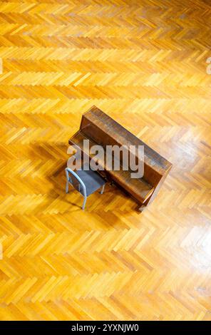 Single Piano im luxuriösen Palast in Ciechocinek, Polen Stockfoto
