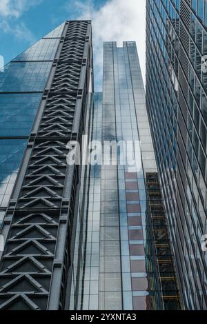 Nahaufnahme des Leadenhall Building, bekannt als Cheesegrater. Moderne Stadtarchitektur in City of London, England. Stockfoto